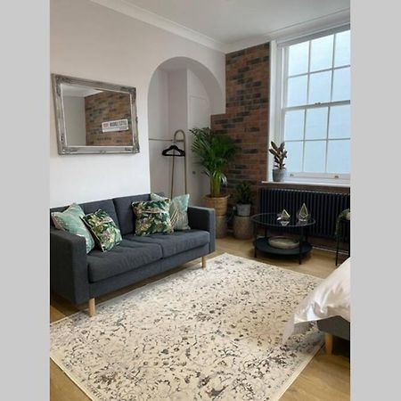City Centre Entire Studio Apartment Chichester Dış mekan fotoğraf