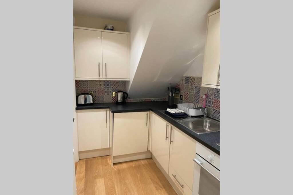 City Centre Entire Studio Apartment Chichester Dış mekan fotoğraf